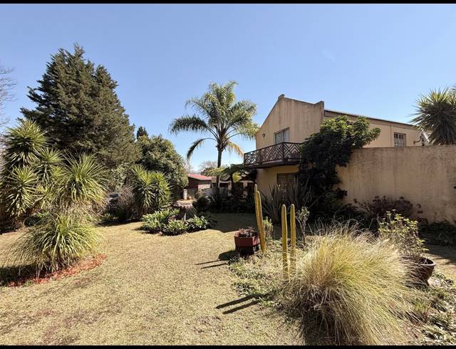 3 BEDROOM FREESTANDING FOR SALE IN SIGNAL HILL